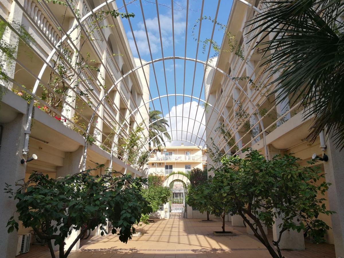 Apartamentos Versailles Вилафортуни Екстериор снимка
